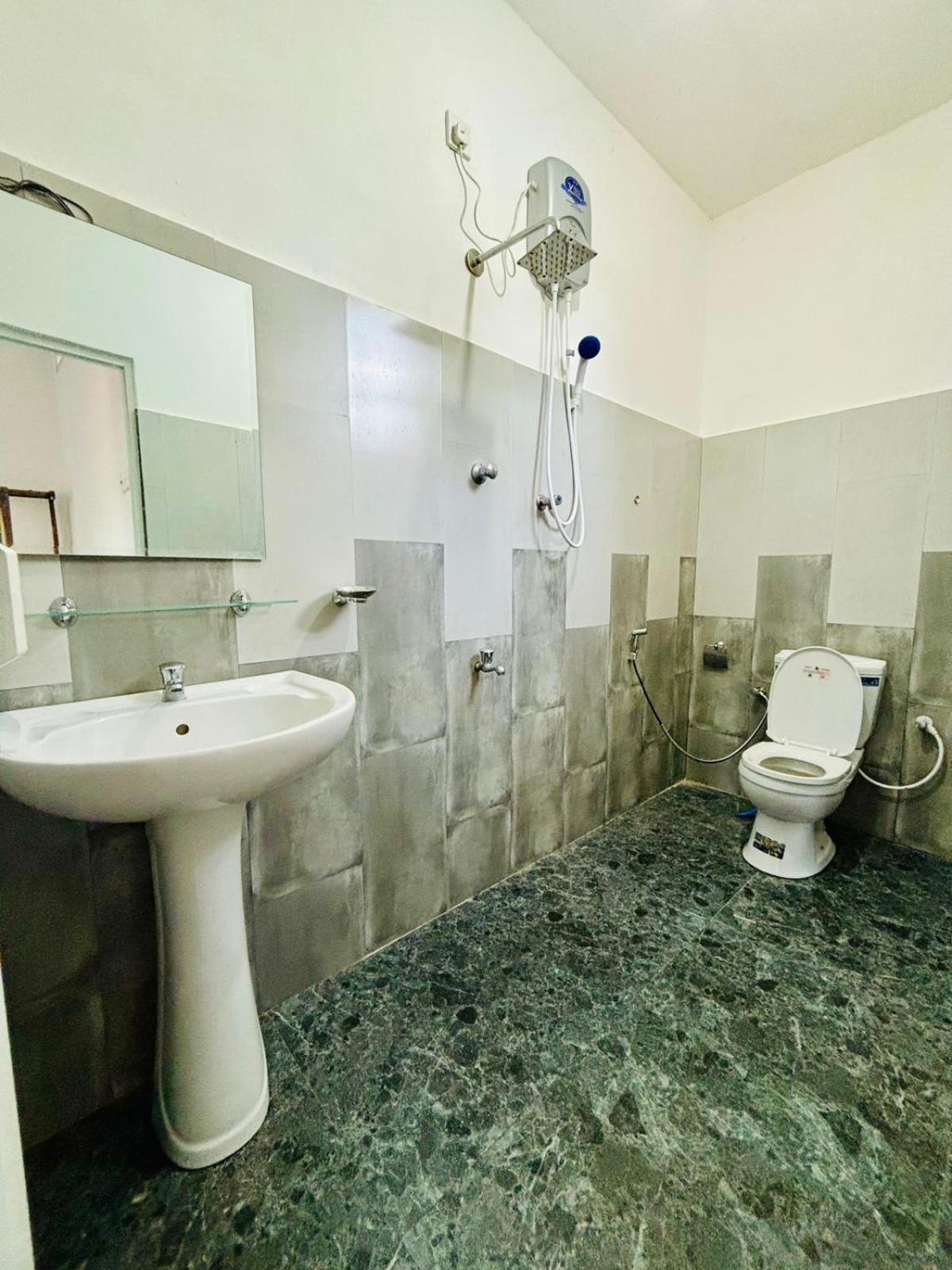 Sanithu Homestay And Villa ガル エクステリア 写真