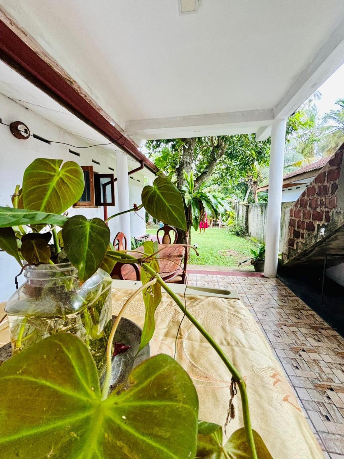 Sanithu Homestay And Villa ガル エクステリア 写真