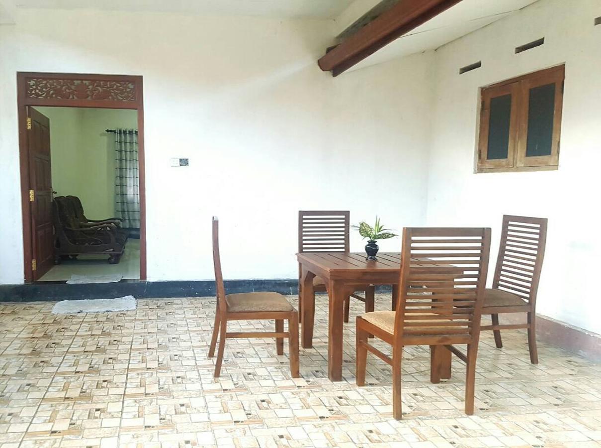 Sanithu Homestay And Villa ガル エクステリア 写真